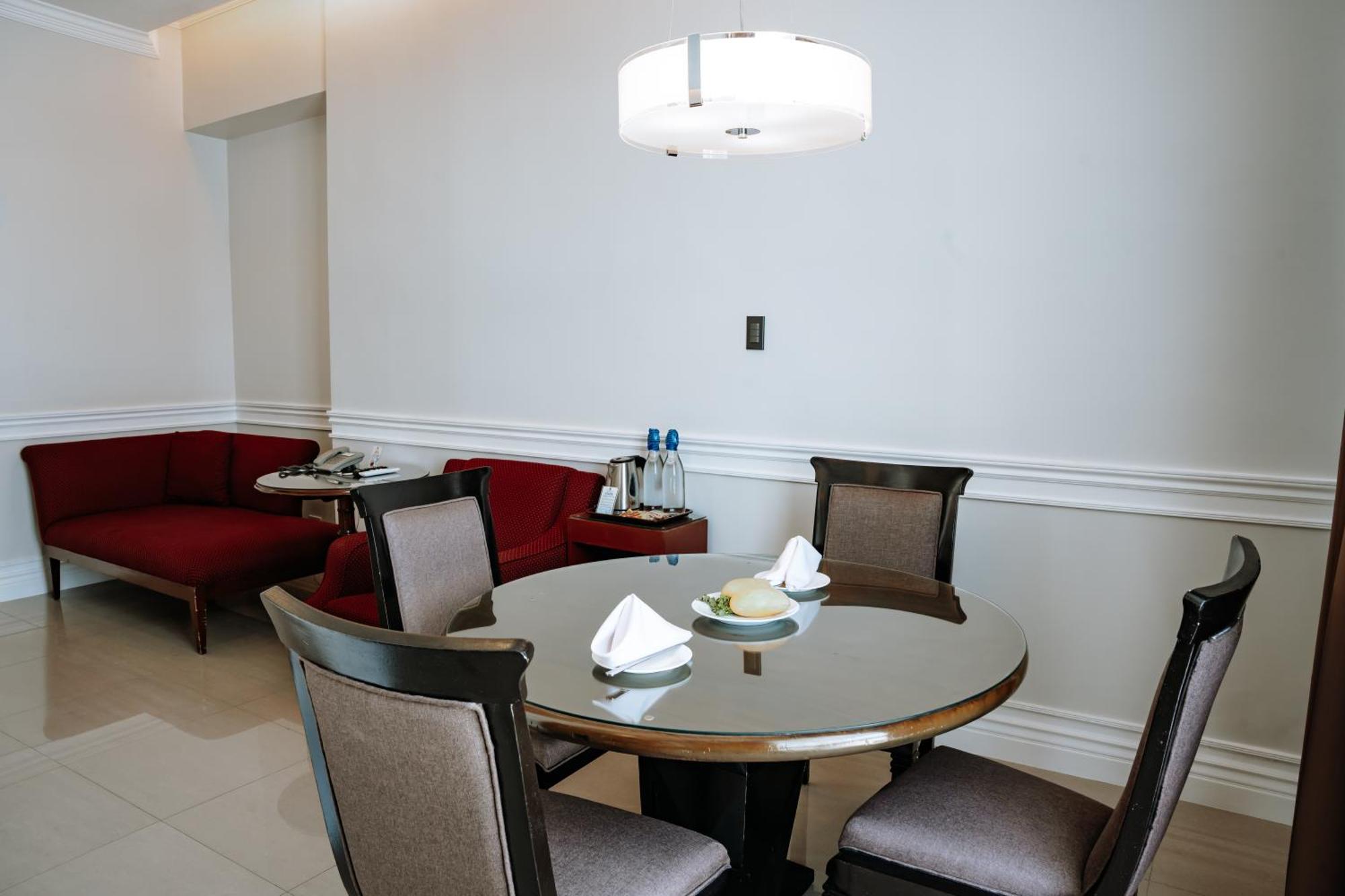 Metrocentre Hotel Tagbilaran Eksteriør billede