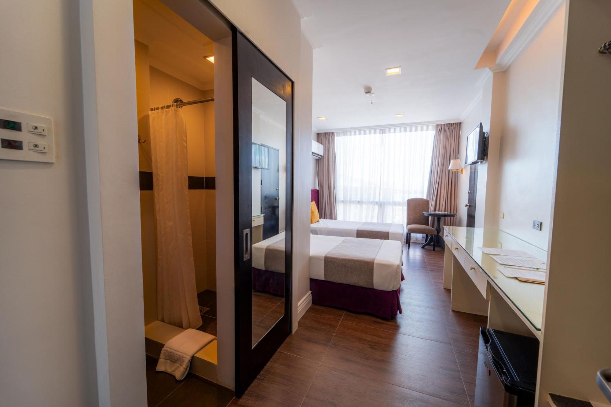 Metrocentre Hotel Tagbilaran Eksteriør billede